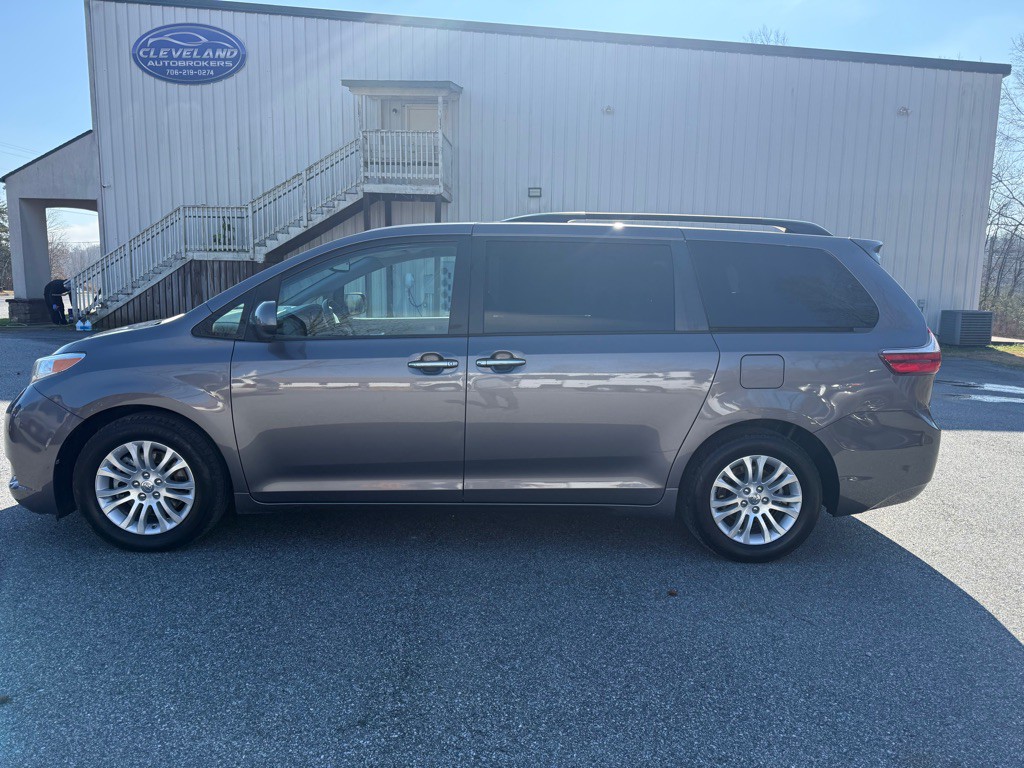2016 Toyota Sienna Image 7