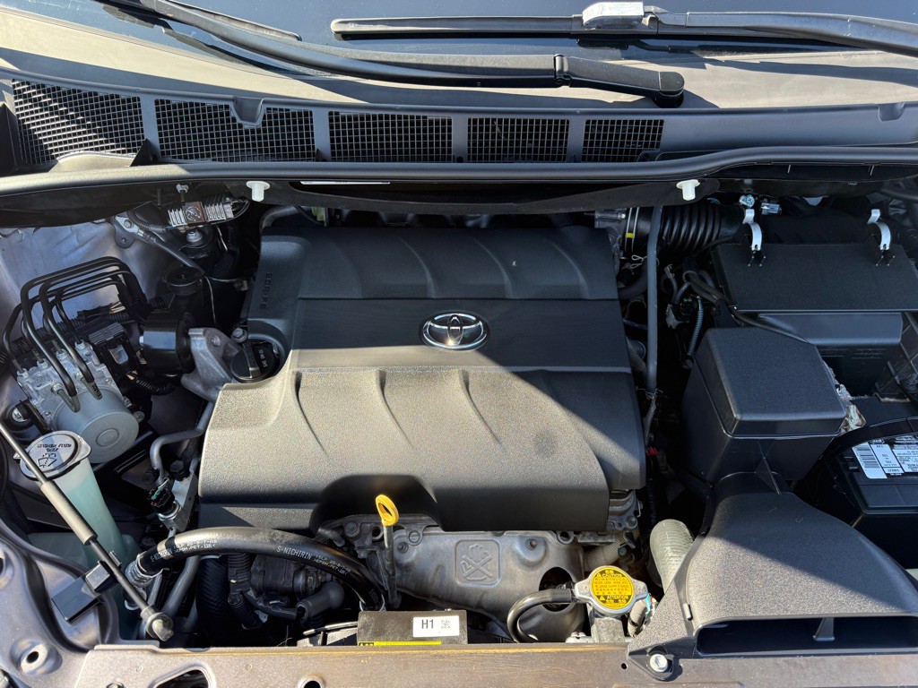 2016 Toyota Sienna Image 8