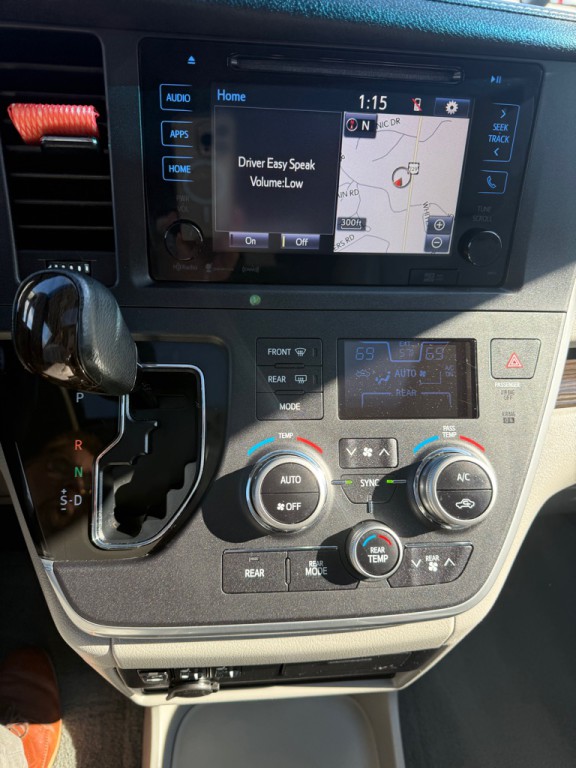 2016 Toyota Sienna Image 15