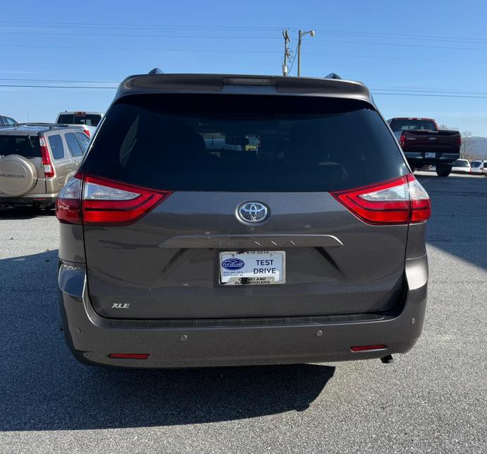 2016 Toyota Sienna Image 4
