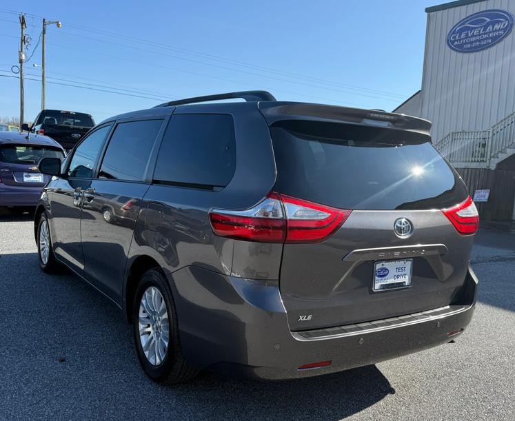 2016 Toyota Sienna Image 5