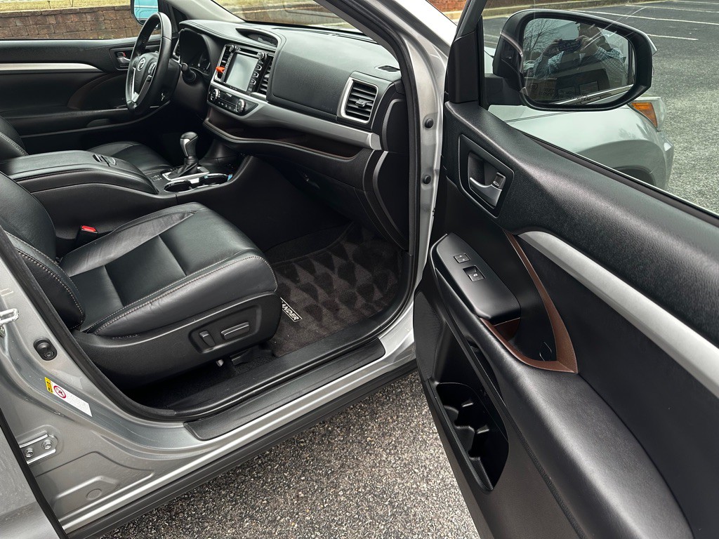 2018 Toyota Highlander Image 11