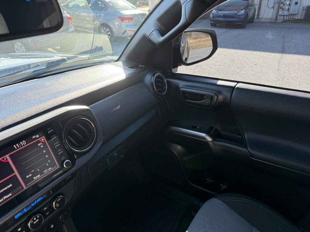 2021 Toyota Tacoma Image 17