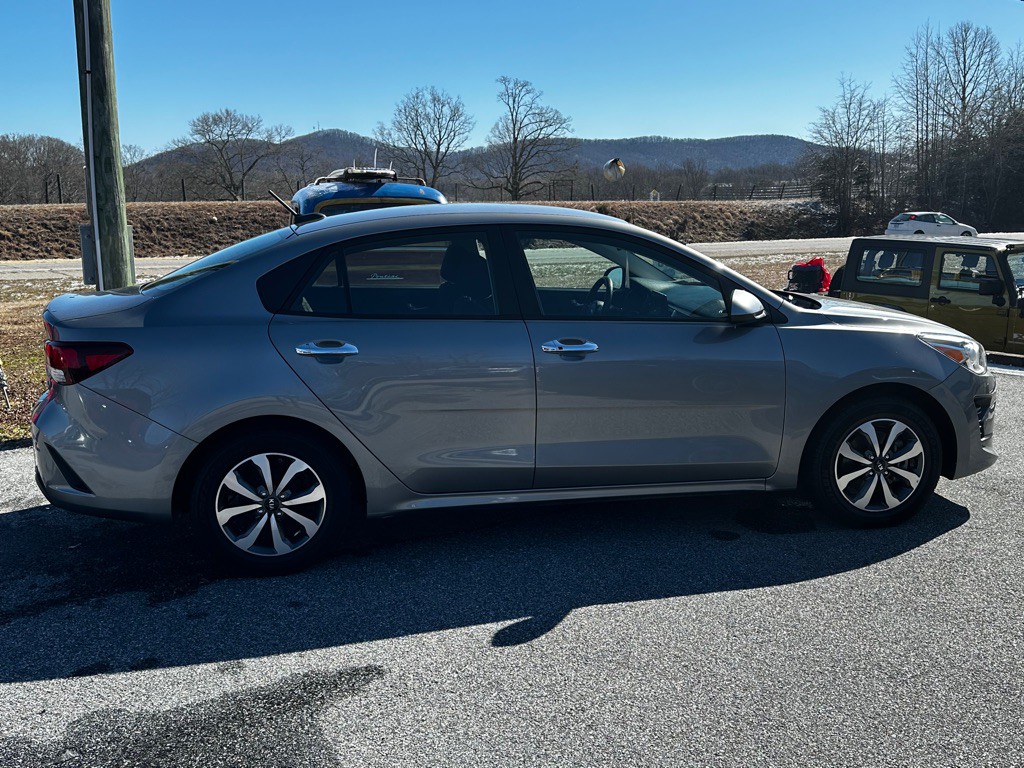 2021 Kia Rio Image 3