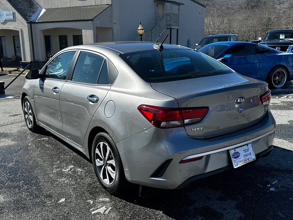 2021 Kia Rio Image 6
