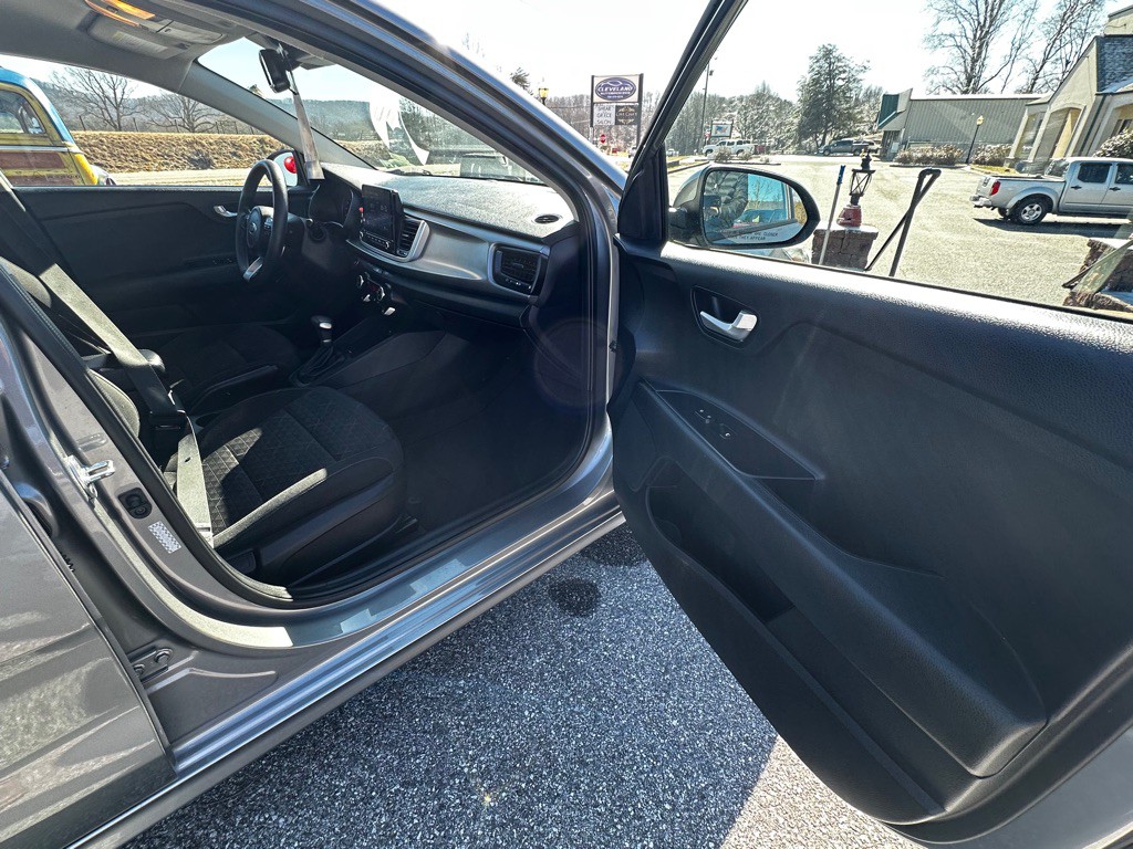 2021 Kia Rio Image 10