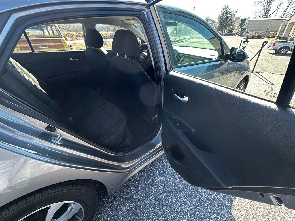 2021 Kia Rio Image 11
