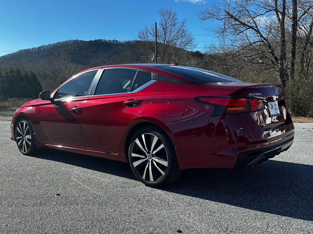 2020 Nissan Altima Image 8