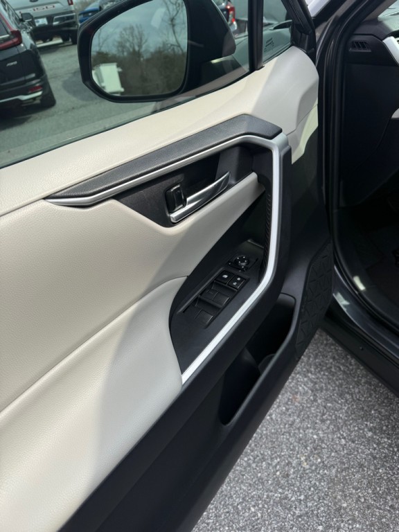 2020 Toyota Rav4 Image 11