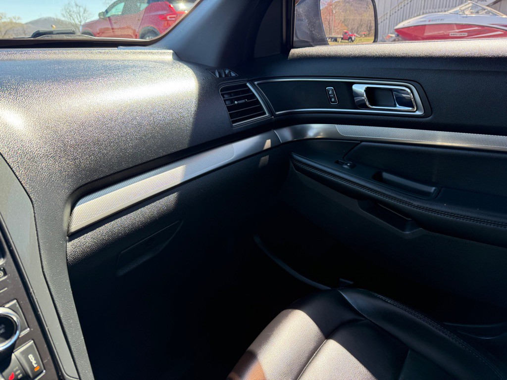 2019 Ford Explorer Image 15