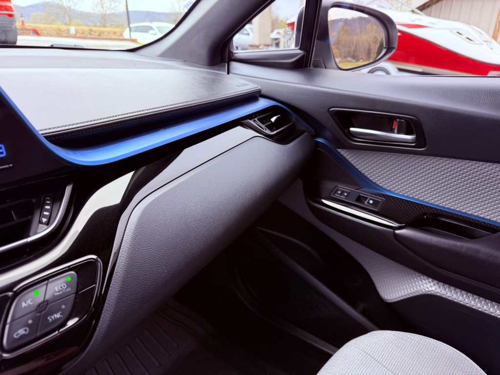 2019 Toyota C-HR Image 16