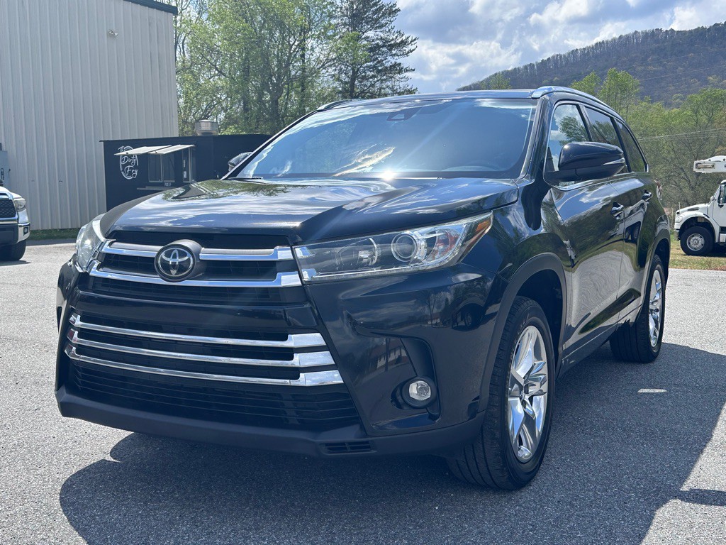 2019 Toyota Highlander Image 1