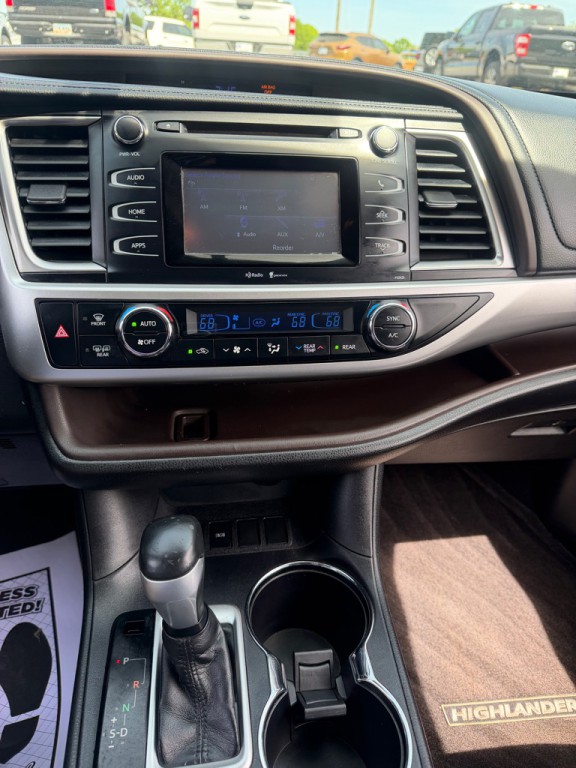 2014 Toyota Highlander Image 17