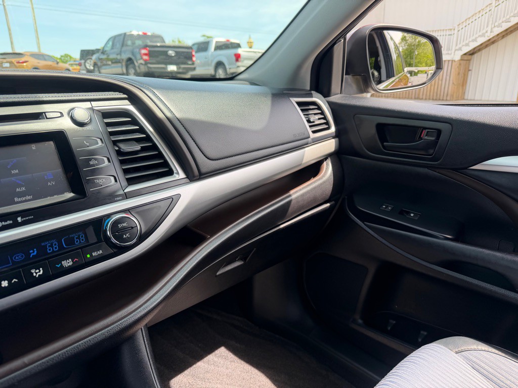 2014 Toyota Highlander Image 18