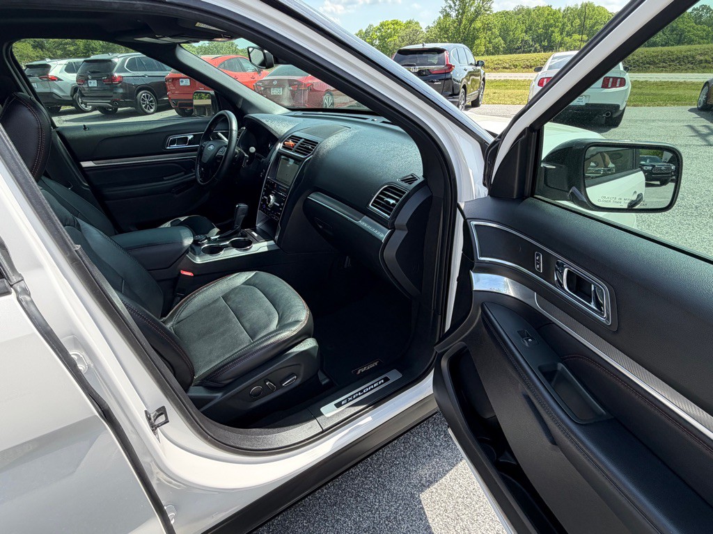 2018 Ford Explorer Image 11