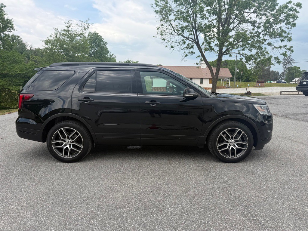 2018 Ford Explorer Image 2