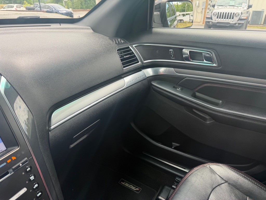 2018 Ford Explorer Image 18