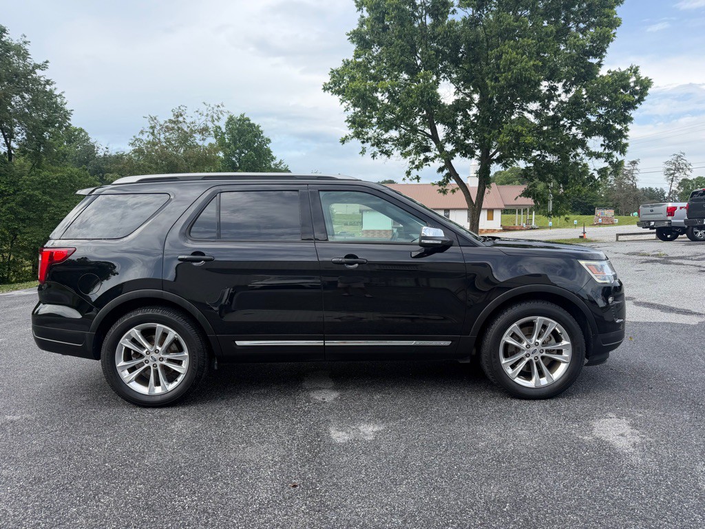 2019 Ford Explorer Image 2
