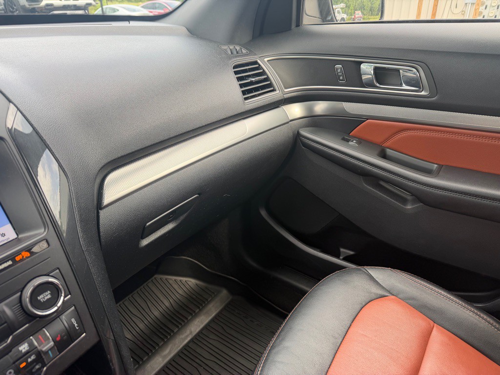2019 Ford Explorer Image 18