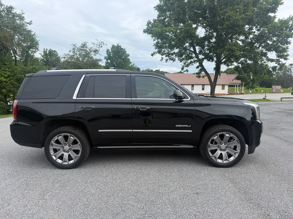 2016 GMC Yukon Image 2