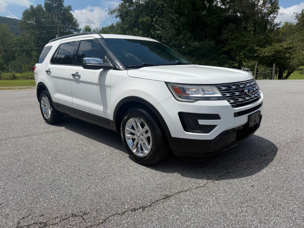 2017 Ford Explorer Image 1
