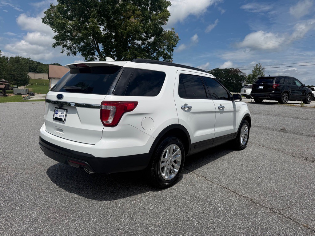 2017 Ford Explorer Image 3