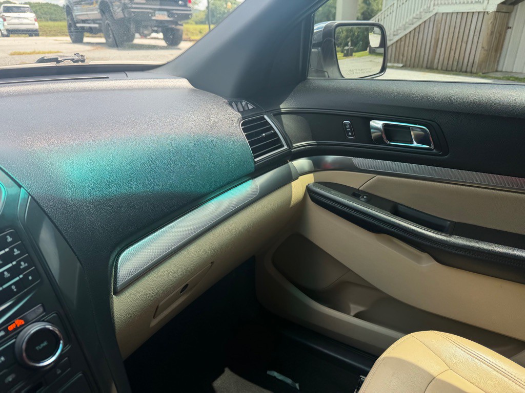 2017 Ford Explorer Image 18