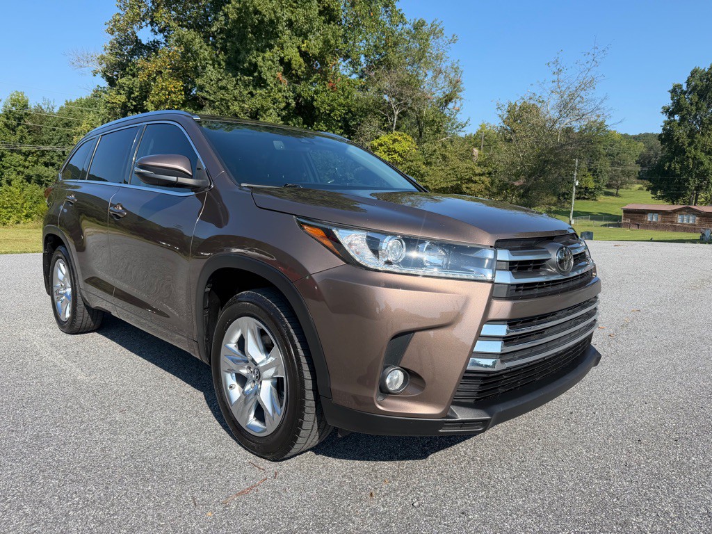 2018 Toyota Highlander Image 1