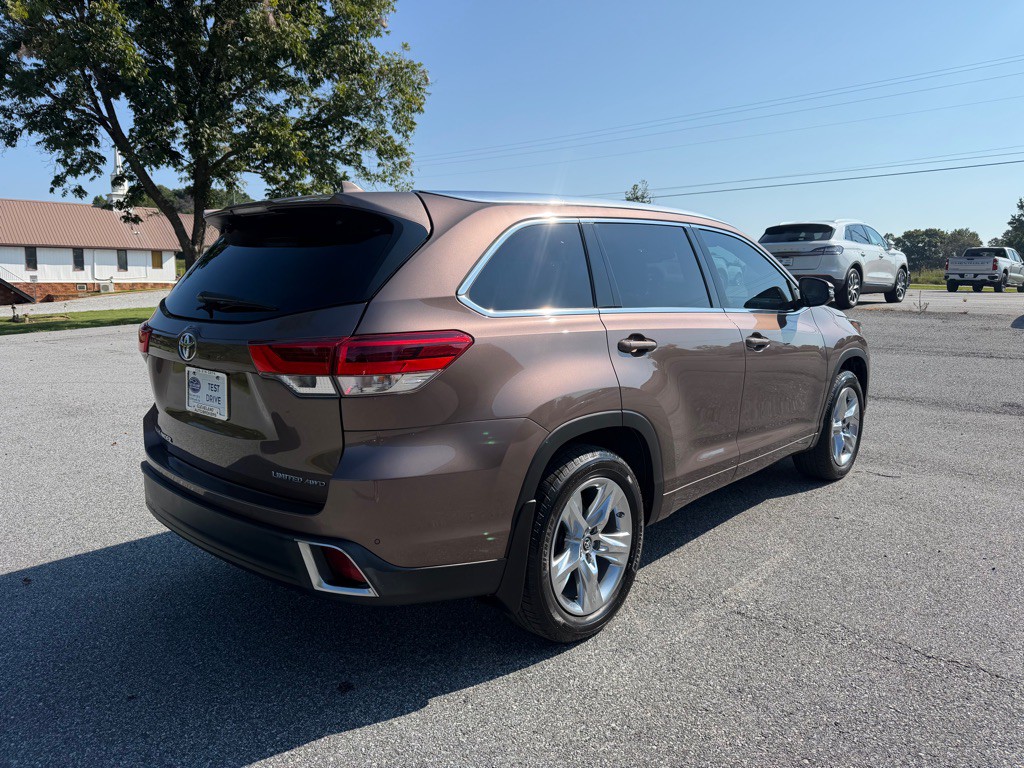 2018 Toyota Highlander Image 3