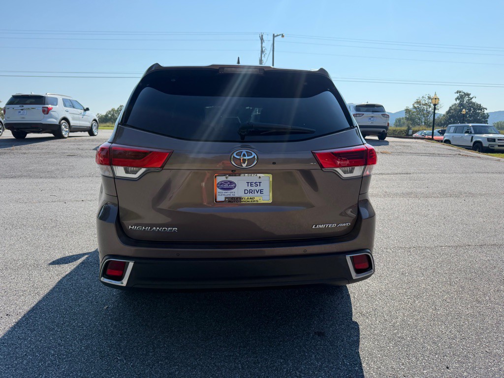 2018 Toyota Highlander Image 4