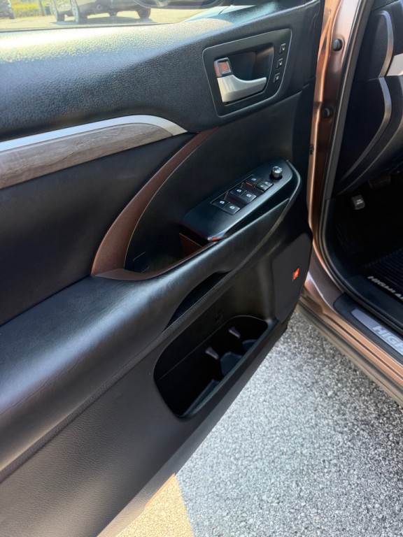 2018 Toyota Highlander Image 10