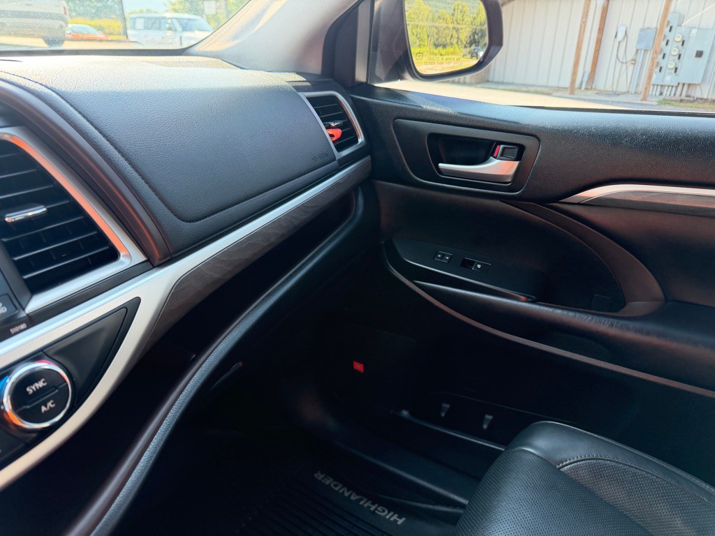 2018 Toyota Highlander Image 18