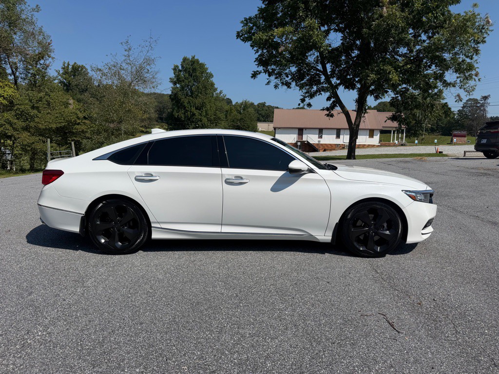 2018 Honda Accord Image 2