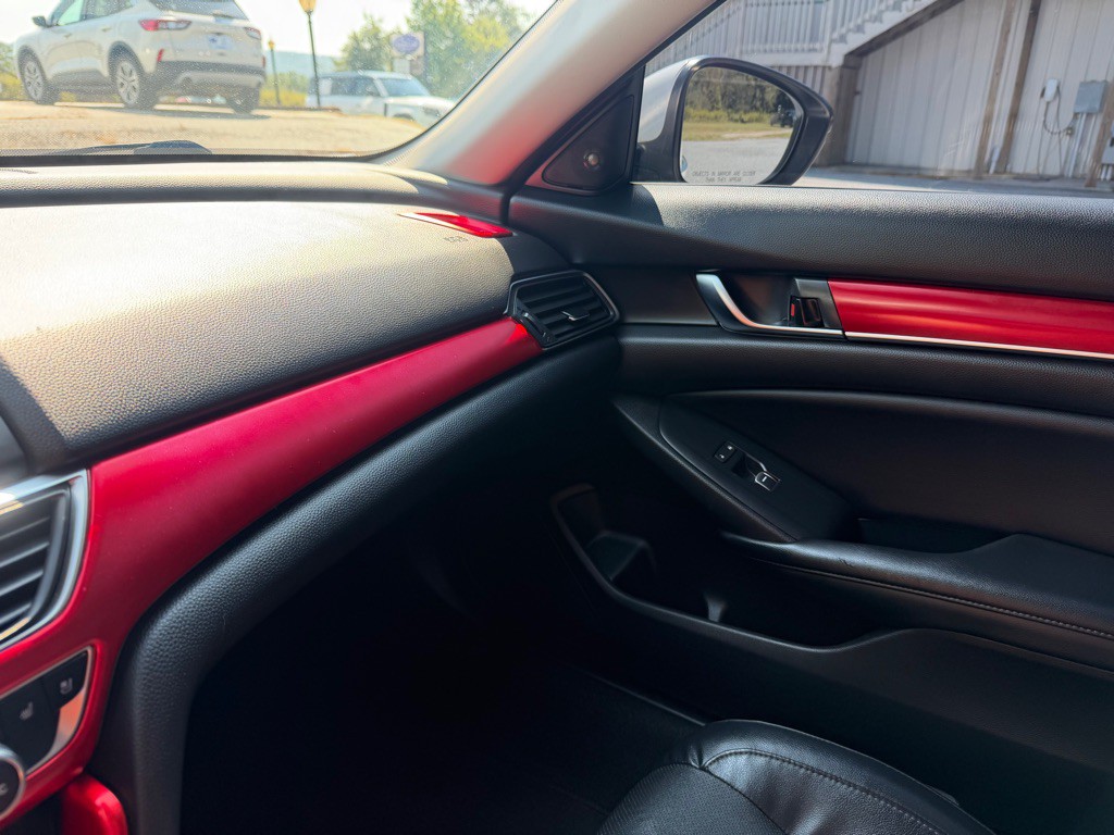 2018 Honda Accord Image 17
