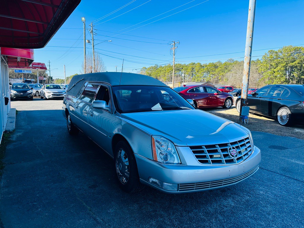 2010 Cadillac Limousine Image 3