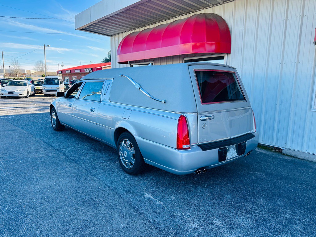 2010 Cadillac Limousine Image 4