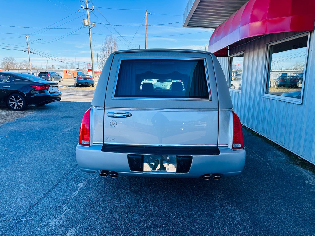 2010 Cadillac Limousine Image 5