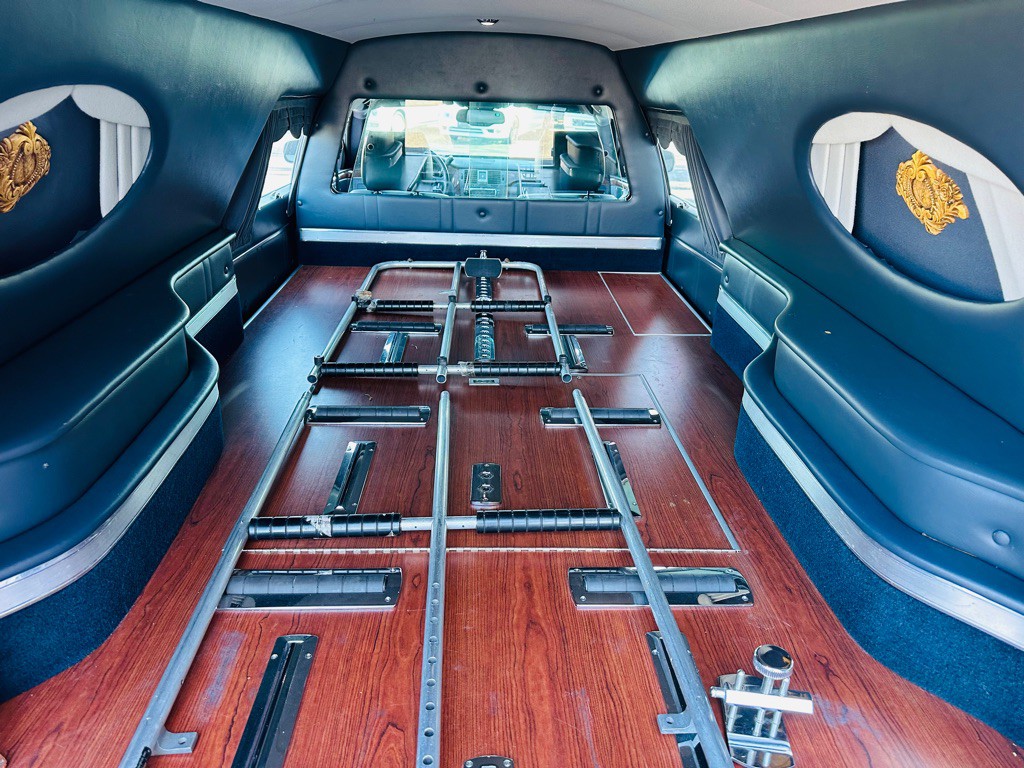 2010 Cadillac Limousine Image 7