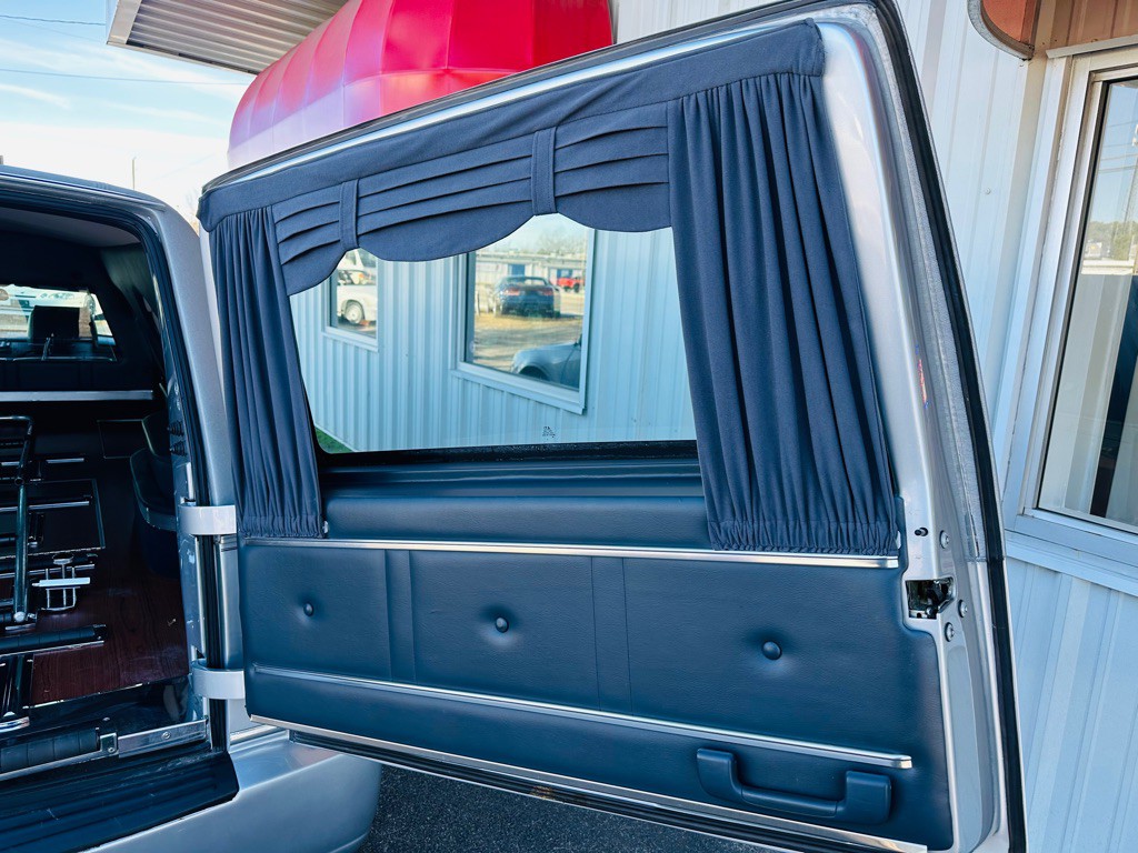 2010 Cadillac Limousine Image 9