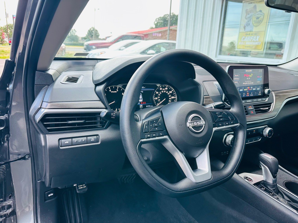 2025 Nissan Altima Image 9