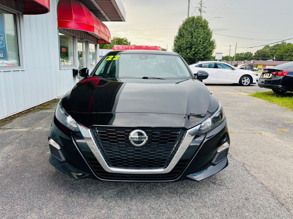 2022 Nissan Altima Image 2