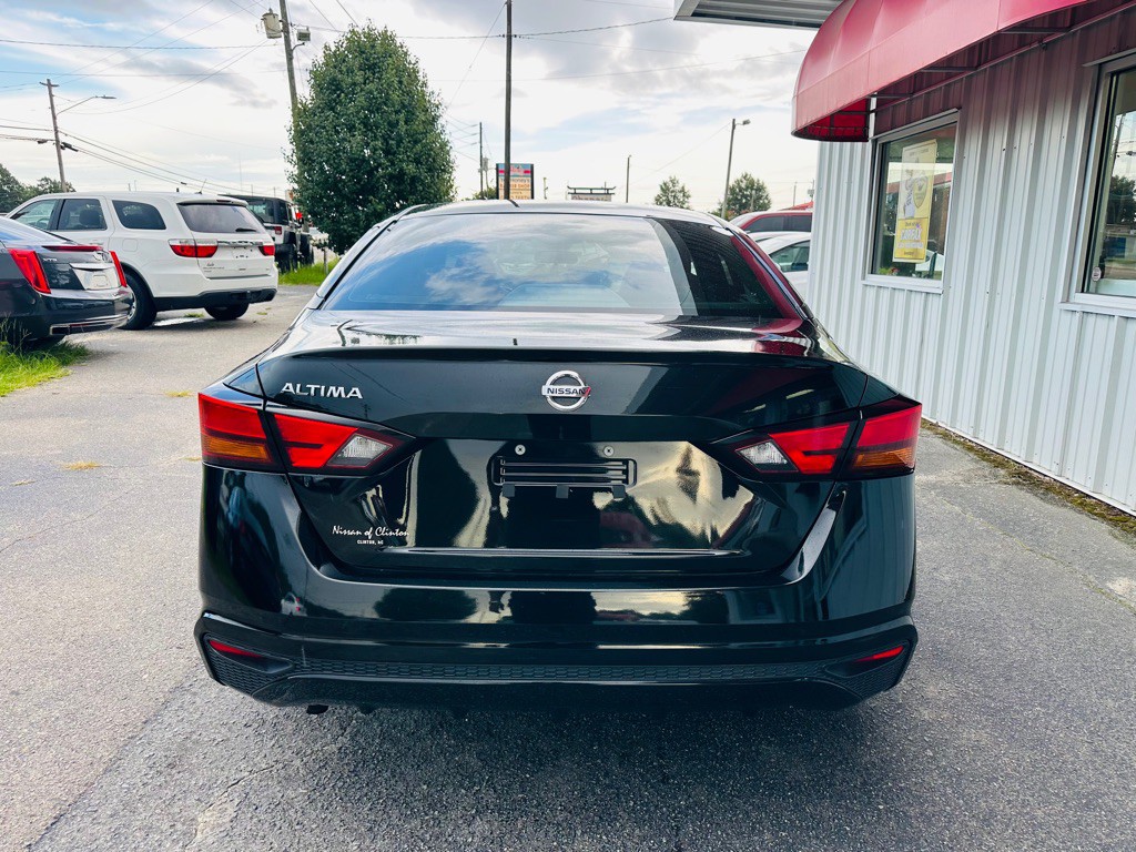 2022 Nissan Altima Image 5