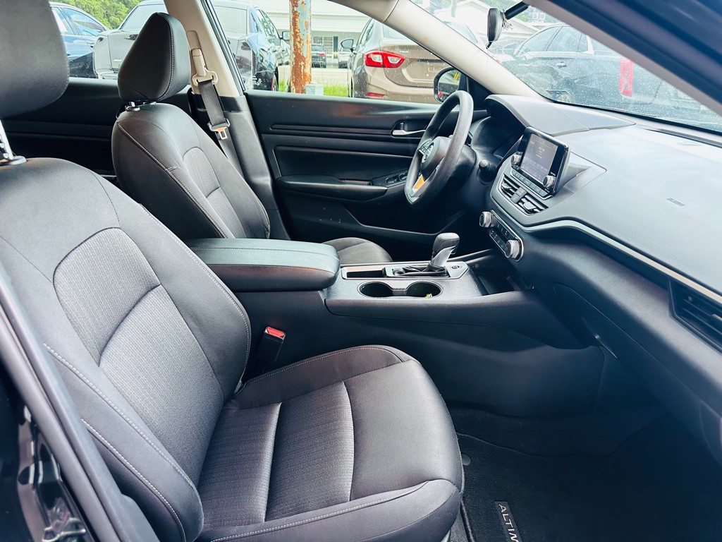 2022 Nissan Altima Image 8