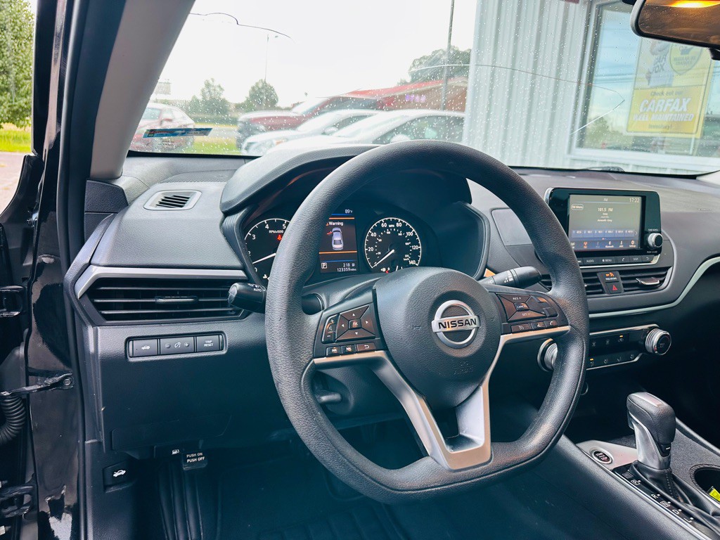 2022 Nissan Altima Image 9