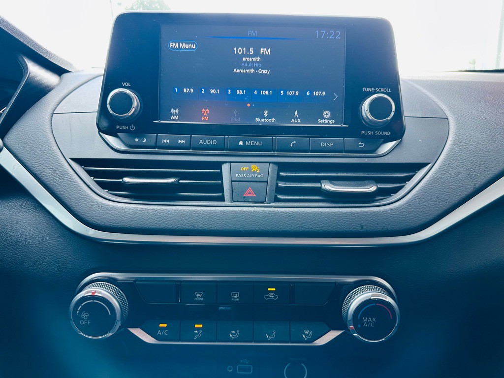 2022 Nissan Altima Image 10