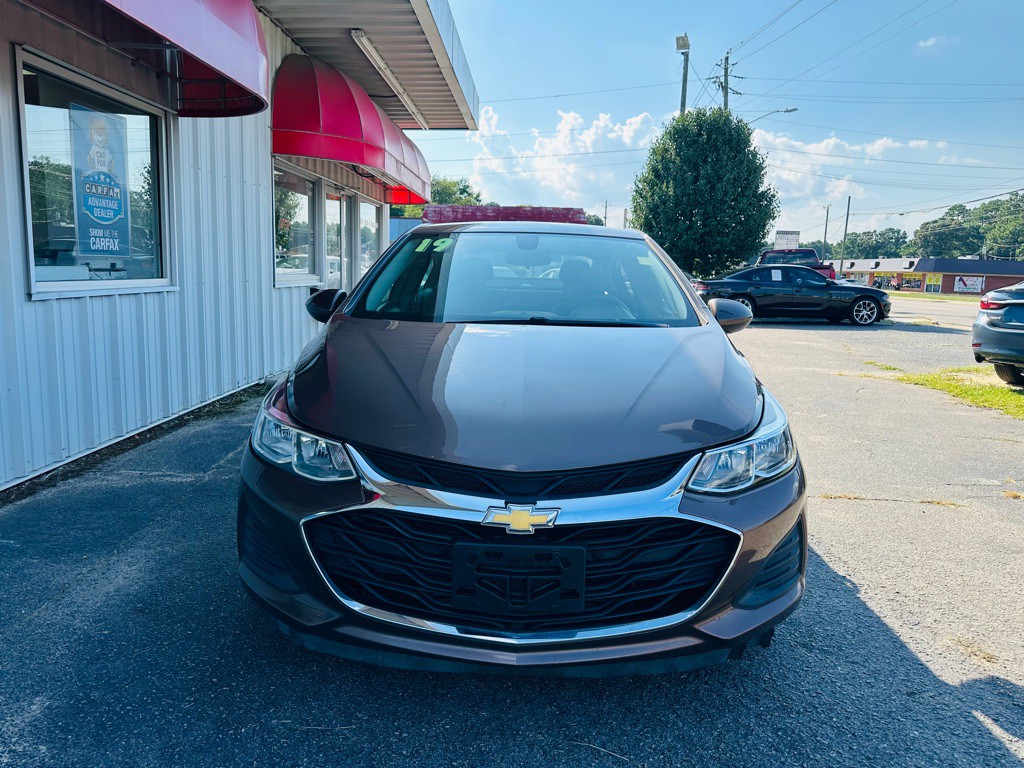 2019 Chevrolet Cruze Image 2