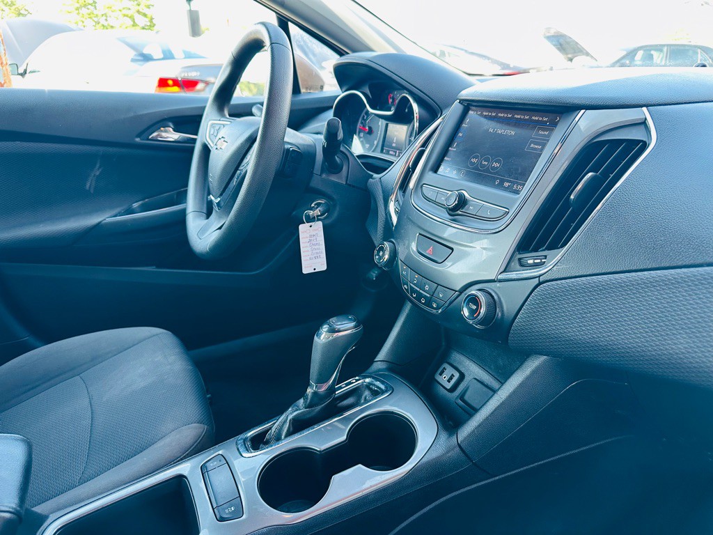 2019 Chevrolet Cruze Image 9
