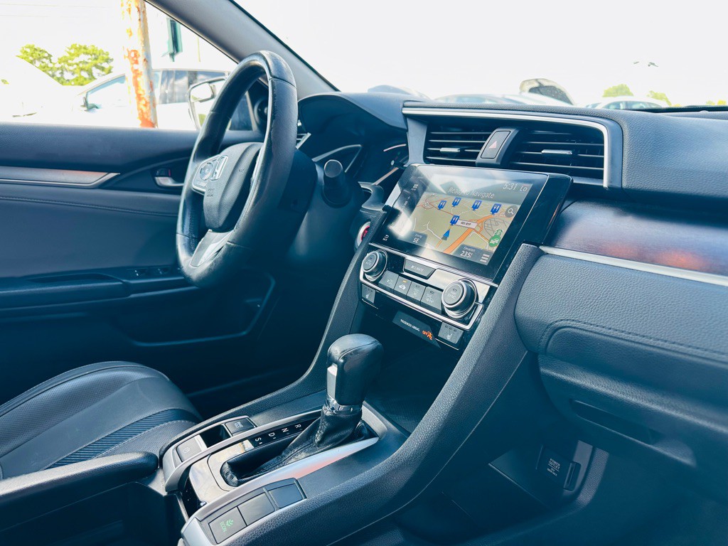 2017 Honda Civic Image 9