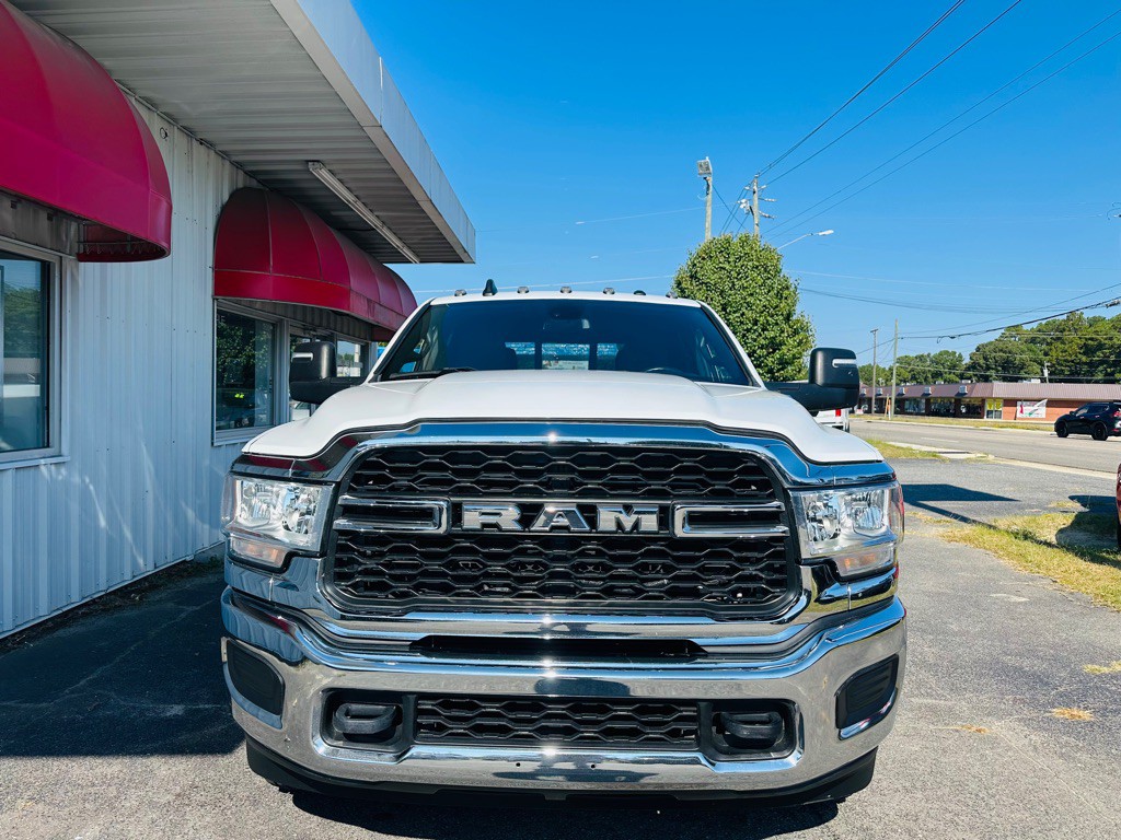 2023 RAM 3500 Image 2