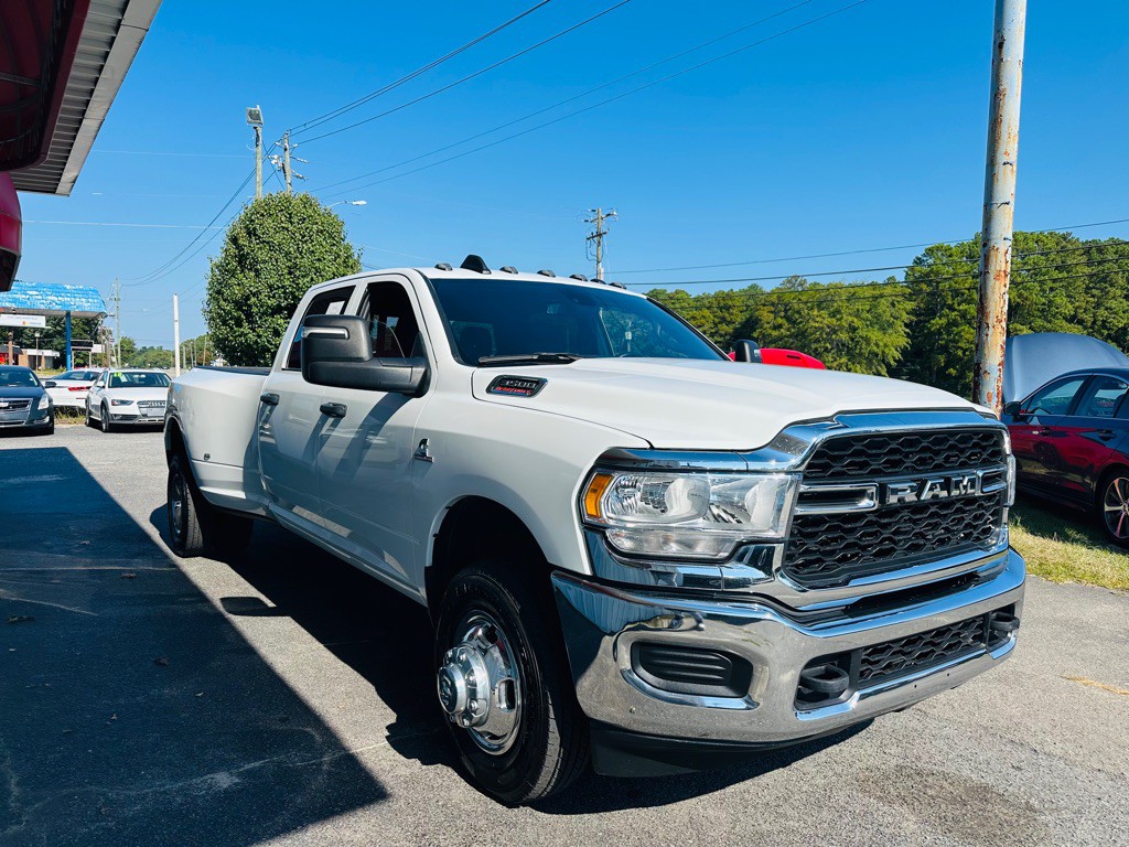 2023 RAM 3500 Image 3